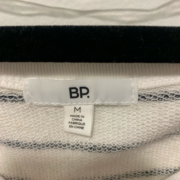 Striped cropped sweatshirt - Picture 2 of 3